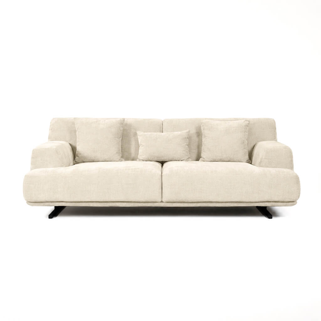 3θέσιος καναπές HAVANA σε beige textured ύφασμα με μαξιλάρια, φαρδύ κάθισμα και μαύρα πόδια σε λευκό φόντο.