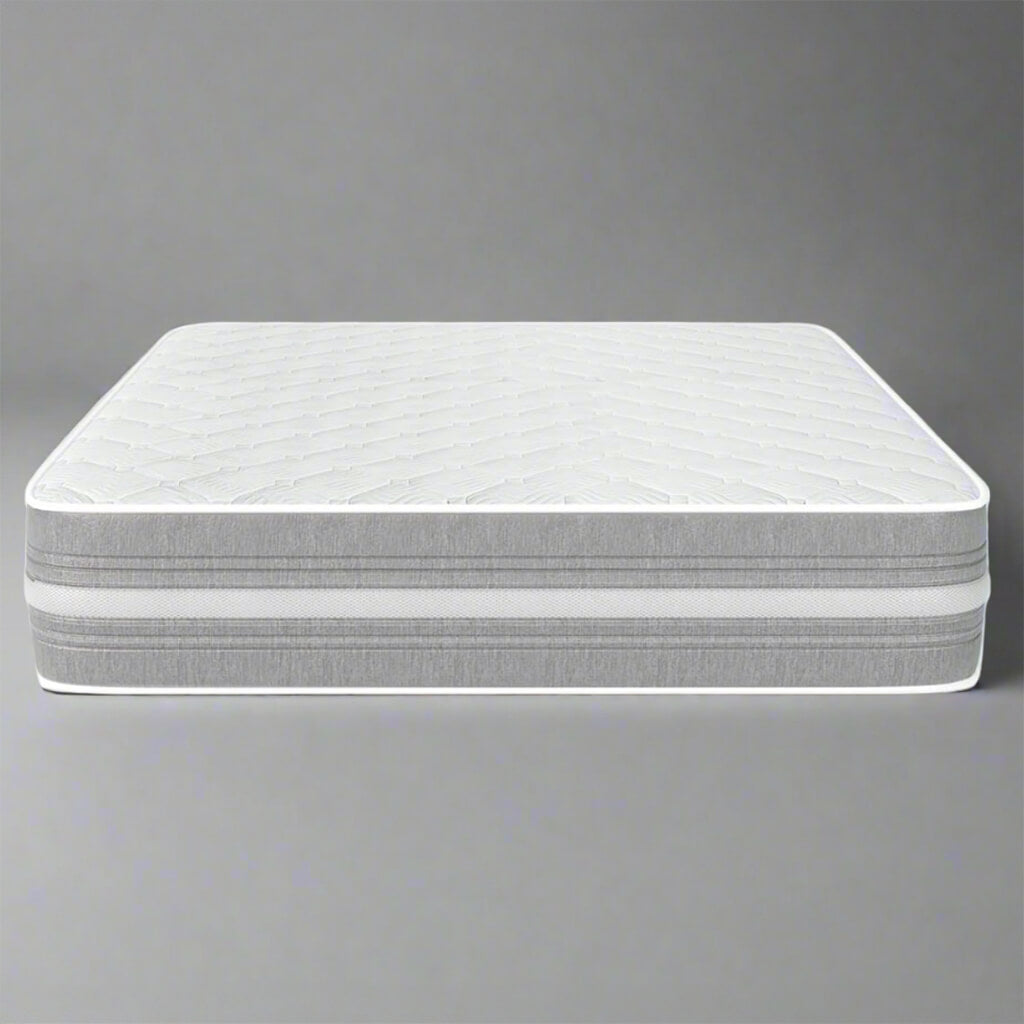 DELUXE ορθοπεδικό και ανατομικό στρώμα διπλής όψης με premium latex και pocket springs, με λευκή καπιτονέ επιφάνεια και πλαϊνά με στρώσεις γκρι και λευκού.