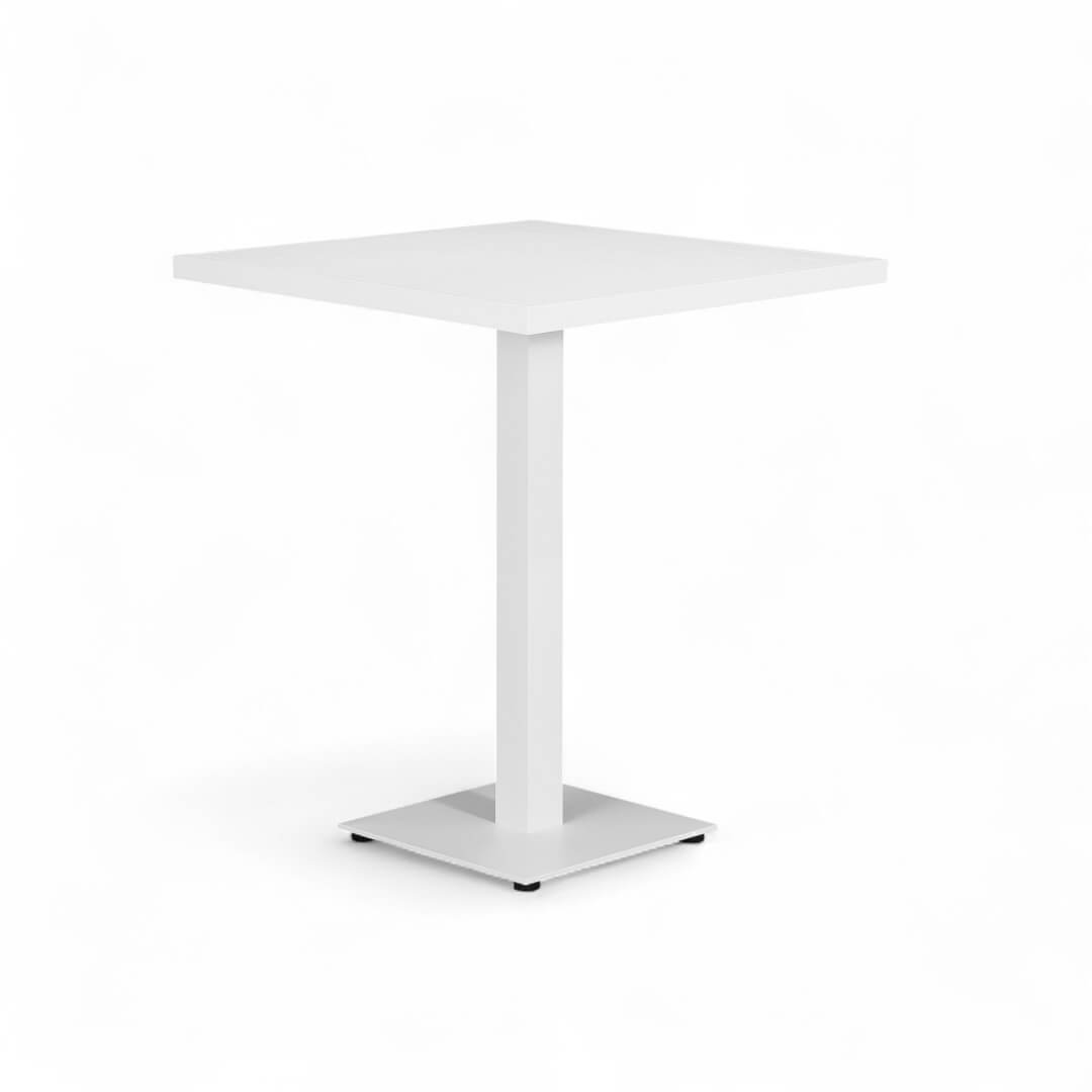 Τραπέζι μπαρ Cassino αλουμινίου σε λευκό, τετράγωνο tabletop με κεντρική βάση και πλακέτα στήριξης, στιβαρή κατασκευή για εξωτερικούς χώρους.