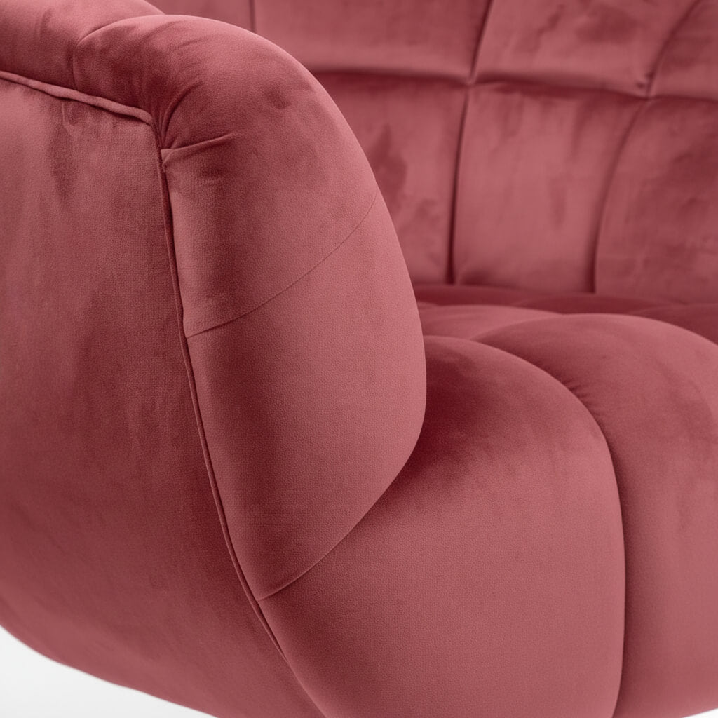 Κοντινό πλάνο στο ροζ ύφασμα microsuede και τις ραφές της πολυθρόνας Daisy