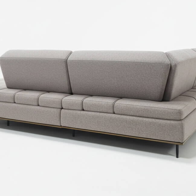 Λεπτομέρεια καναπέ Δίας – λινό ύφασμα – καφέ – με ρυθμιζόμενα μαξιλάρια πλάτης – πίσω όψη / Light Brown