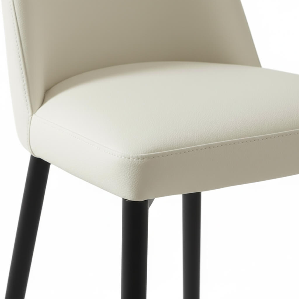 Κοντινή όψη στο λευκό κάθισμα και τις ραφές του σκαμπό μπαρ BS