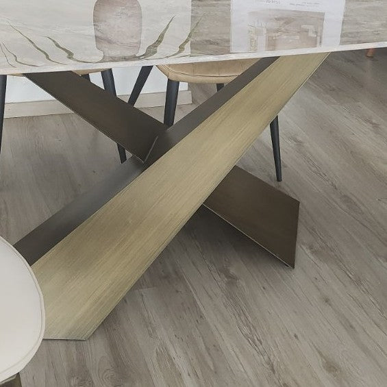 Εκλεπτυσμένο τραπέζι τραπεζαρίας Θάλεια