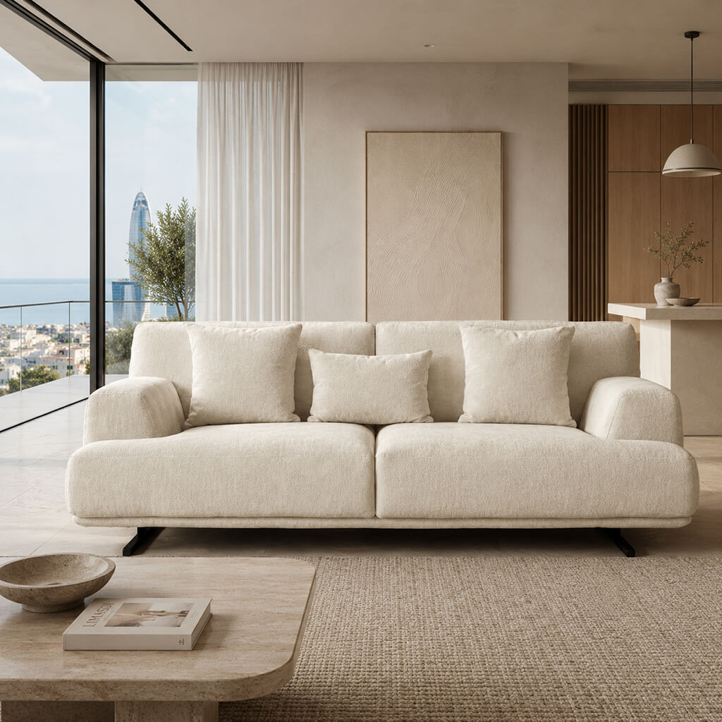 3θέσιος καναπές HAVANA σε beige bouclé-like ύφασμα με στρογγυλεμένα μπράτσα και μαύρα πόδια σε φωτεινό σαλόνι.