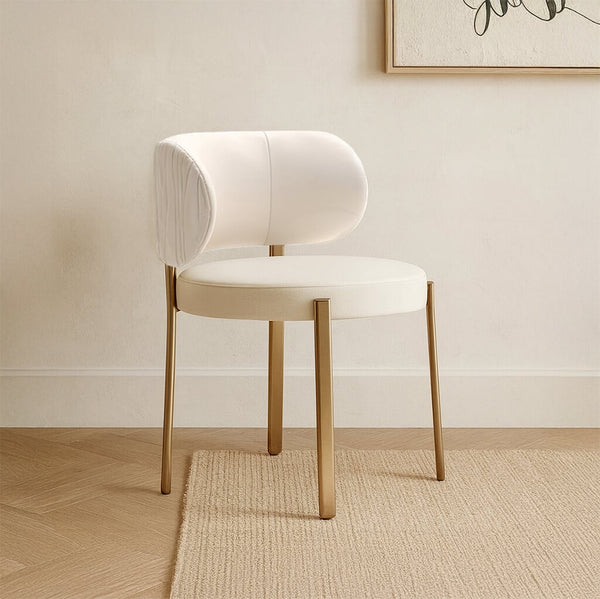 Καρέκλα Αυγή – ύφασμα microsuede – εκρού – με χρυσά πόδια – art deco στυλ.