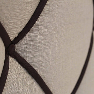 detail of the headboard upholstery Ira | LUX FURNITURE