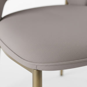 Деталь бежевой ткани microsuede на сиденье стула Nexus. / Dark Beige