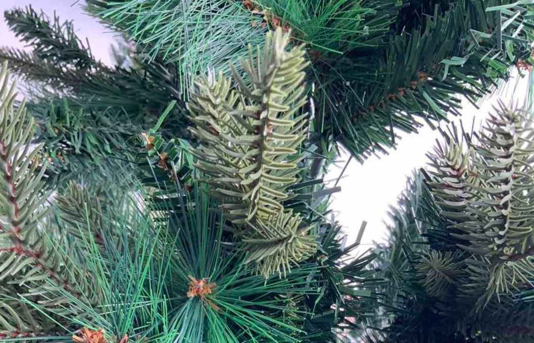 Christmas tree with pinecones - LUX FURNITURE